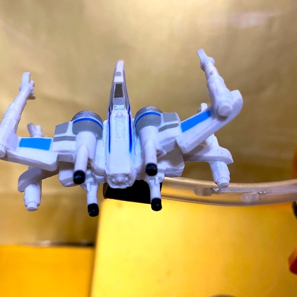 STAR WARS HANDHELD LIGHT UP SPINNER X-WING & THE FIGHTER CHASE AROUND PLANET - Picture 7 of 11